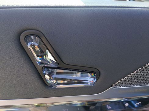 New 2026 BMW 750e xDrive w/ Executive Package image 19