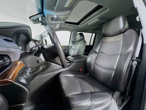 Used 2019 Cadillac Escalade ESV Luxury AWD/4WD image 11