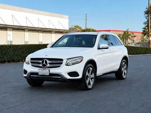 Used 2019 Mercedes-Benz GLC 300 w/ Premium Package image 8