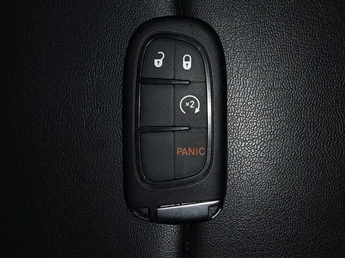 Used 2022 Jeep Cherokee Trailhawk w/ Sound & Nav Group AWD/4WD image 32