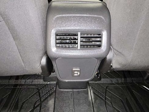Used 2019 Chevrolet Equinox LT FWD image 10