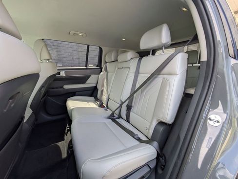 Used 2025 Hyundai Santa Fe SEL FWD image 25