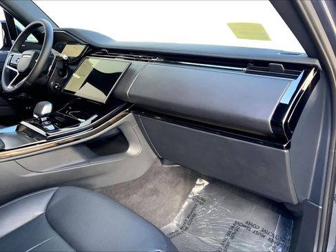 Used 2025 Land Rover Range Rover Sport SE image 17