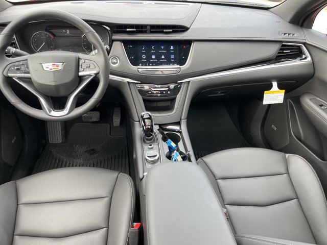 New 2025 Cadillac XT6 Luxury FWD image 32