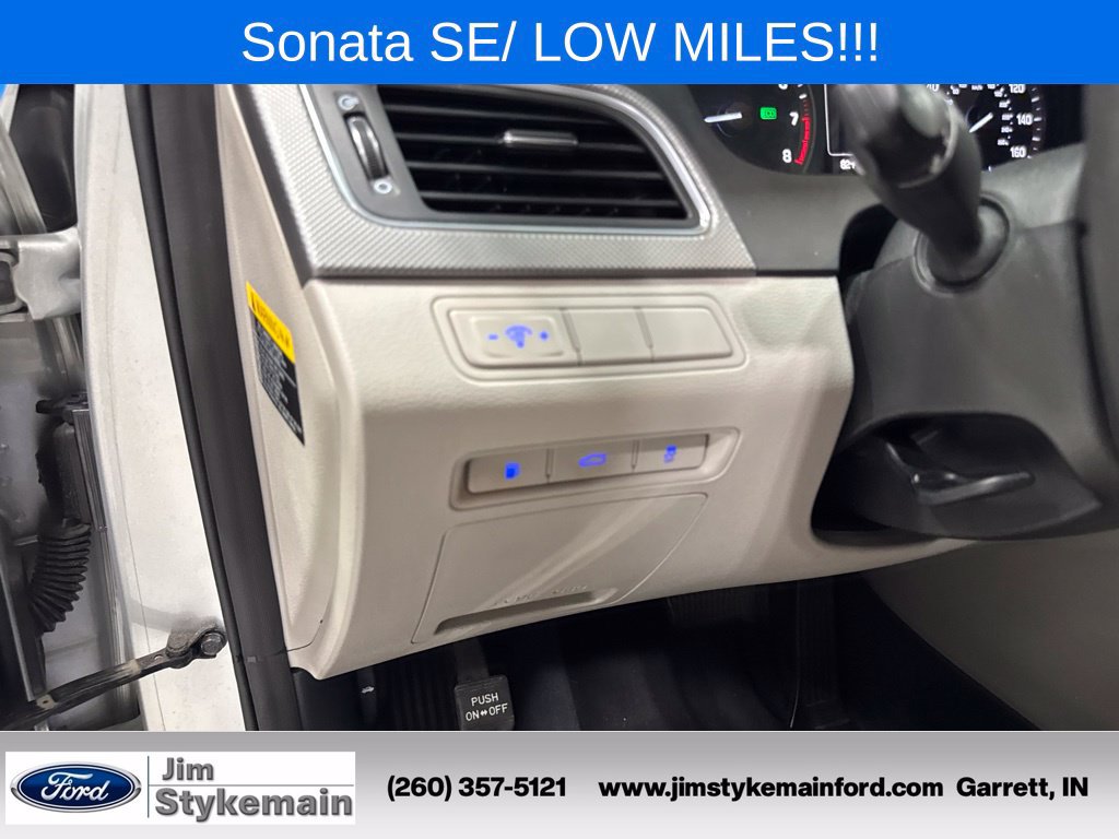 Used 2015 Hyundai Sonata SE w/ Option Group 09 FWD image 16