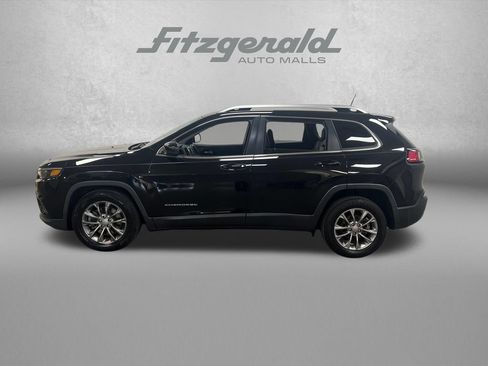 Used 2019 Jeep Cherokee Latitude Plus w/ Comfort/Convenience Group FWD image 2