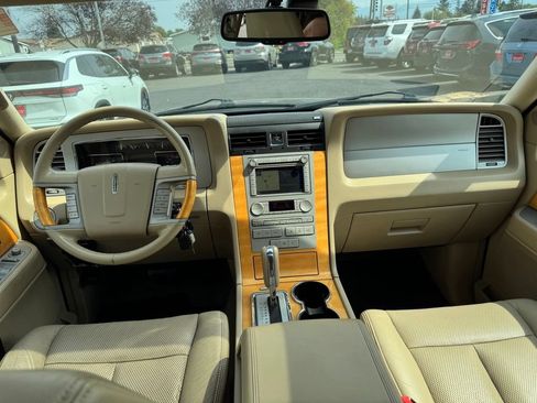 Used 2010 Lincoln Navigator 4WD image 18