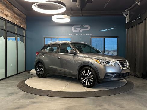 Used 2019 Nissan Kicks SV image 1