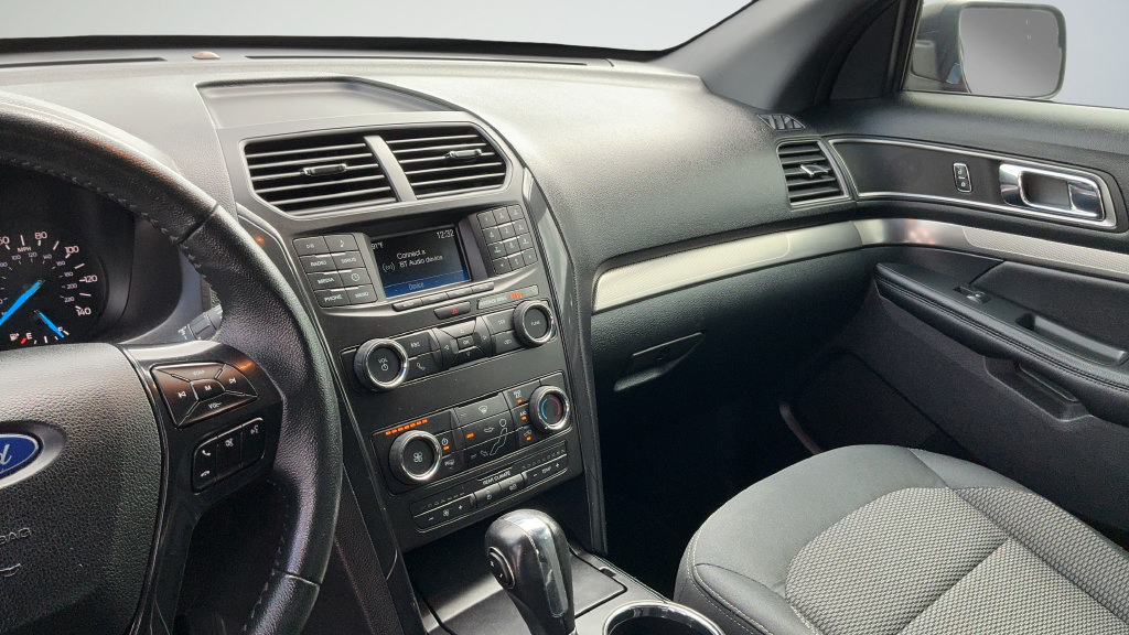 Used 2019 Ford Explorer XLT FWD image 7