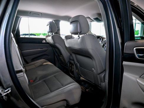 Used 2012 Jeep Grand Cherokee Laredo w/ Laredo E Group AWD/4WD image 19