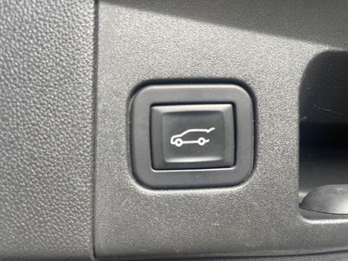 Used 2017 Cadillac XT5 Premium Luxury w/ Driver Assist Package image 44