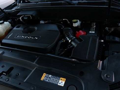 Used 2019 Lincoln Nautilus Reserve image 48