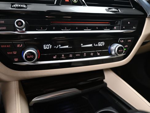 Used 2018 BMW 540i xDrive image 14