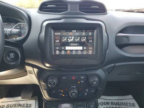 Used 2021 Jeep Renegade Latitude w/ Convenience Group AWD/4WD image 20