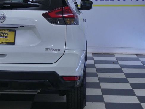 Used 2017 Nissan Rogue SV AWD/4WD image 27