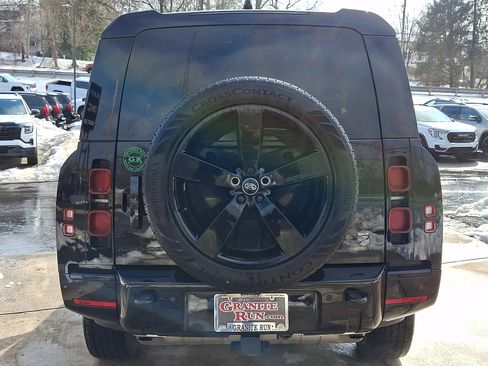 Used 2024 Land Rover Defender 130 X-Dynamic SE image 5