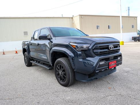 Certified 2025 Toyota Tacoma SR5 w/ SR5 Upgrade Package AWD/4WD image 5