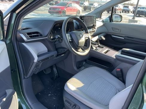 Used 2024 Toyota Sienna LE image 11