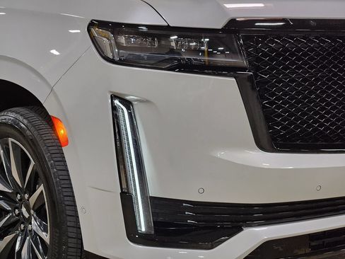 Used 2023 Cadillac Escalade Sport AWD/4WD image 13