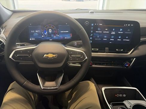 New 2027 Chevrolet Equinox LT w/ Convenience Package II FWD image 16