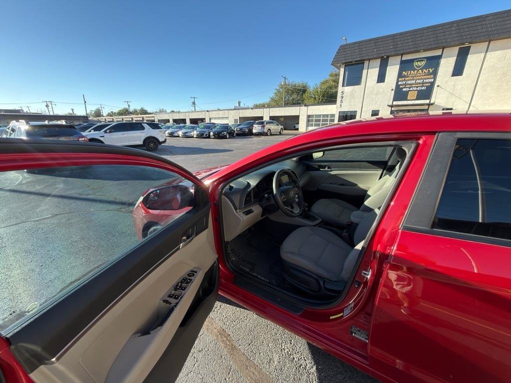 Used 2019 Hyundai Elantra SE FWD image 22