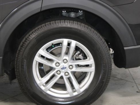 Used 2023 Ford Explorer XLT AWD/4WD image 17