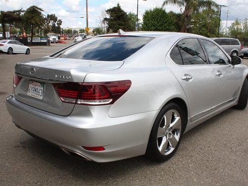 Used 2013 Lexus LS 460 w/ Comfort Pkg image 5