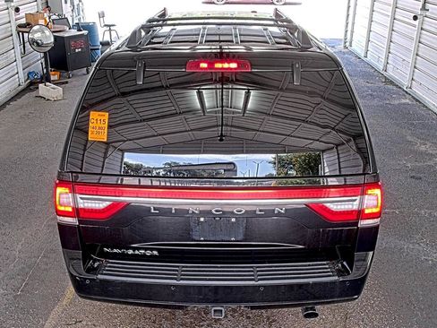 Used 2017 Lincoln Navigator Select AWD/4WD image 4