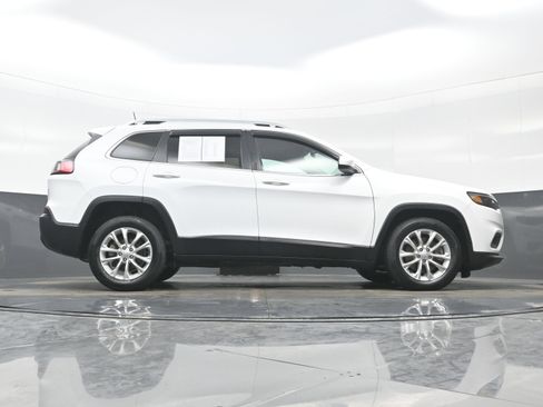 Used 2019 Jeep Cherokee Latitude w/ Cold Weather Group image 29