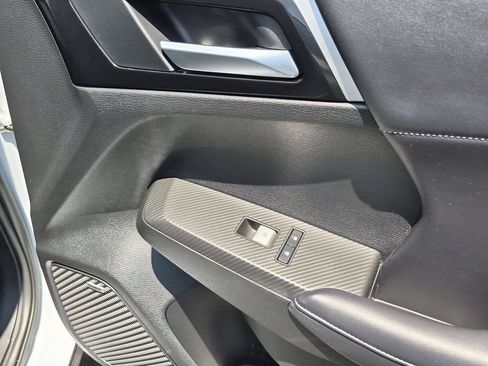 Used 2025 Mitsubishi Outlander SE AWD/4WD image 35