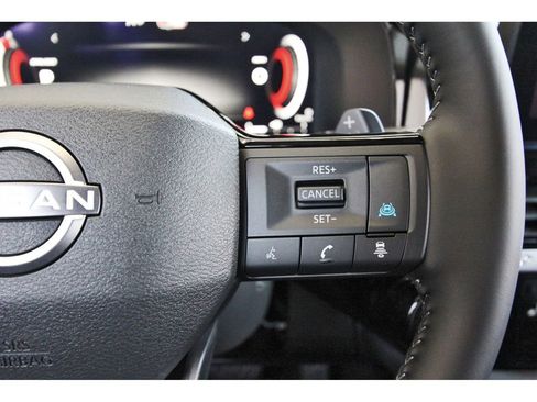 New 2026 Nissan Pathfinder SL image 16