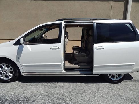 Used 2005 Toyota Sienna XLE Limited image 14