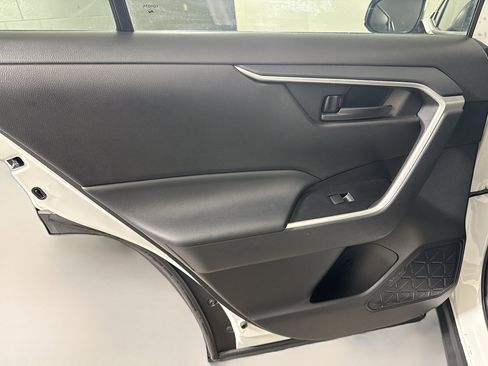 Used 2022 Toyota RAV4 LE image 25
