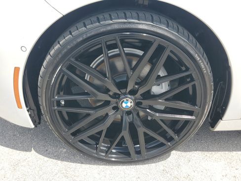Used 2022 BMW 740i w/ Premium Package RWD image 28