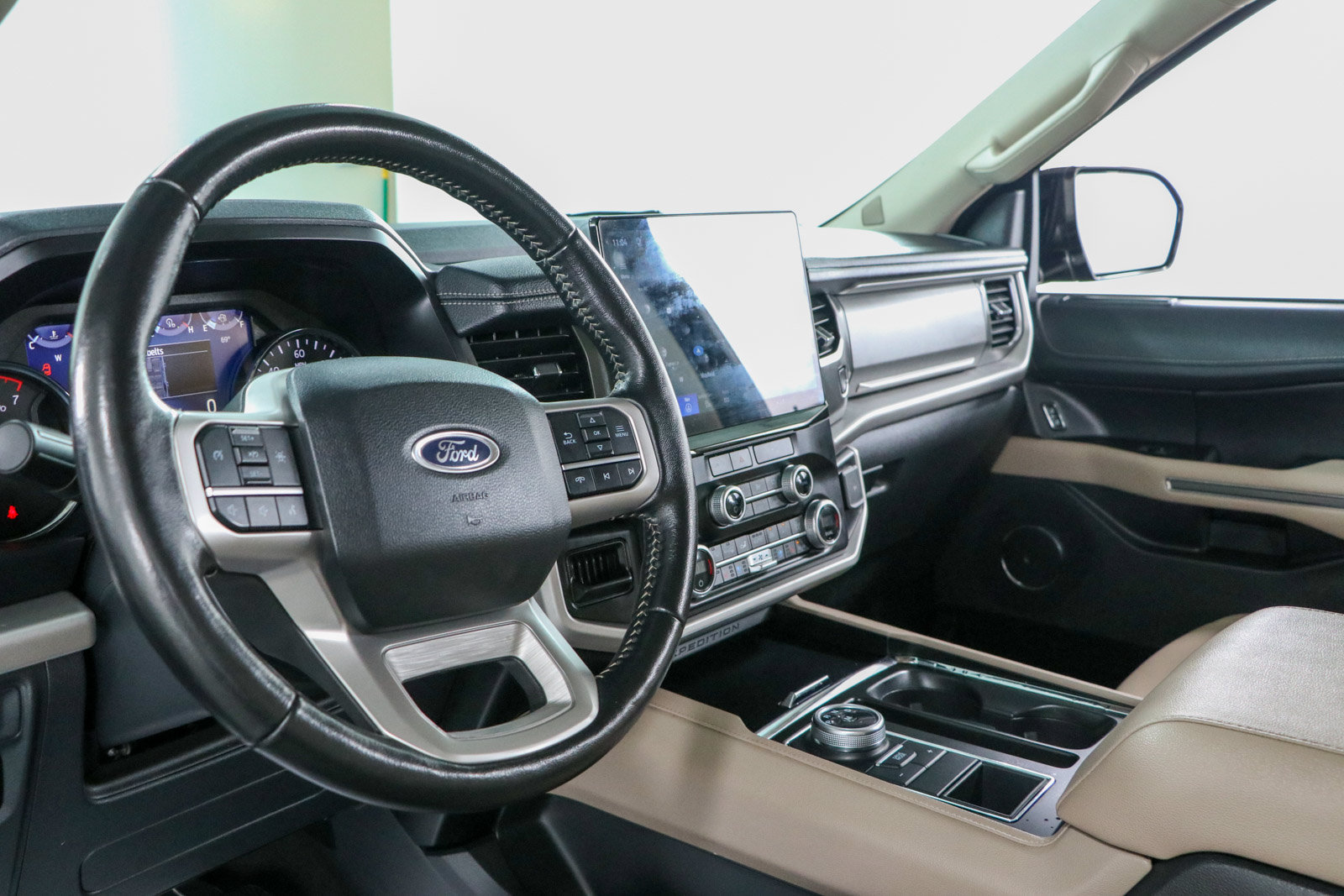Used 2024 Ford Expedition XLT RWD image 23