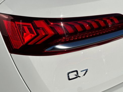 Used 2024 Audi Q7 3.0T Premium image 33