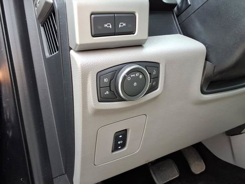 Used 2015 Ford F150 Lariat w/ Equipment Group 502A Luxury AWD/4WD image 13