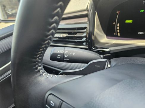 Used 2025 Toyota Camry SE w/ Convenience Package image 18