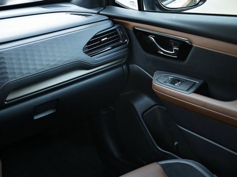 Used 2025 Subaru Forester Touring image 29