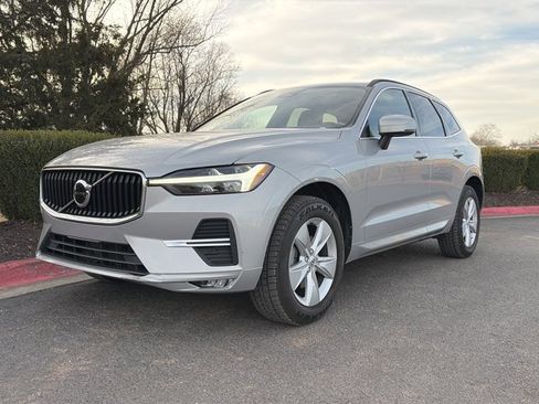 Used 2022 Volvo XC60 B5 Momentum image 10