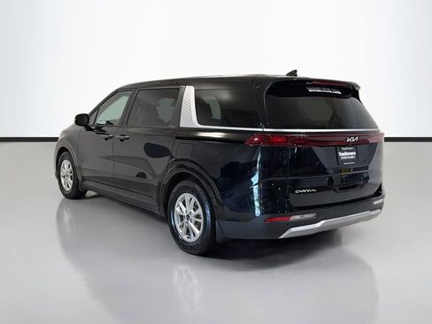 Used 2024 Kia Carnival LX FWD image 7