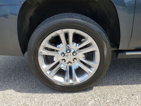 Used 2019 Chevrolet Suburban Premier w/ Premier Plus Edition image 5