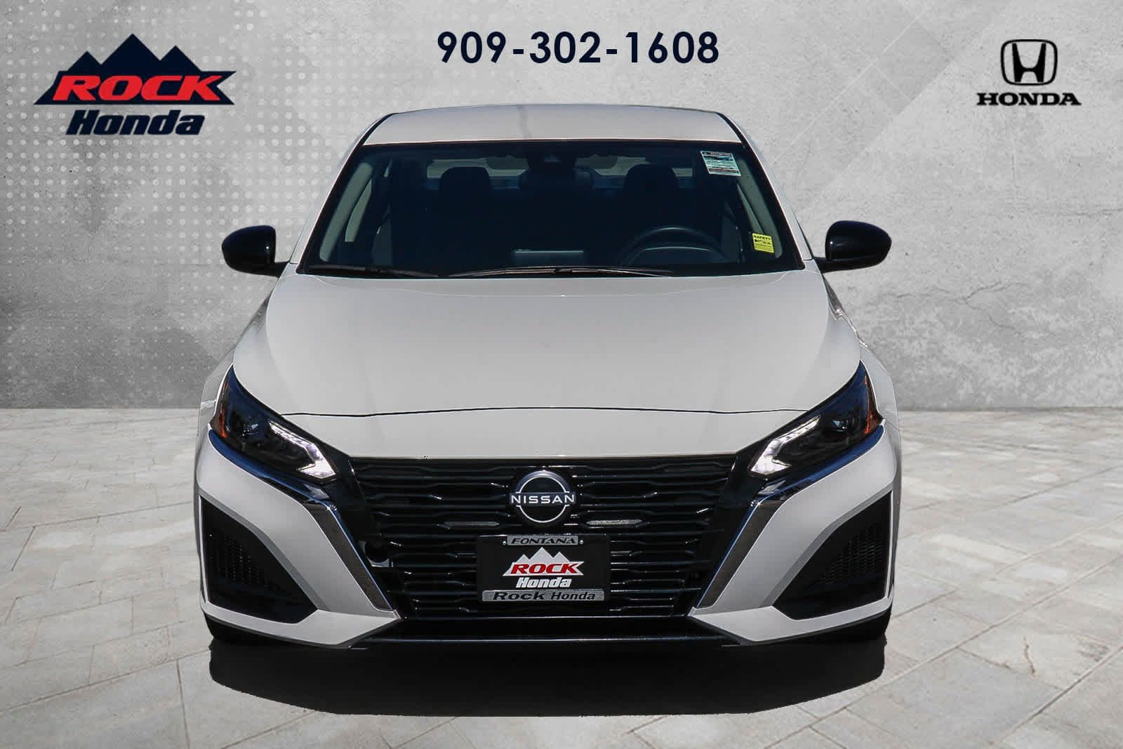 Used 2025 Nissan Altima 2.5 SV FWD image 2