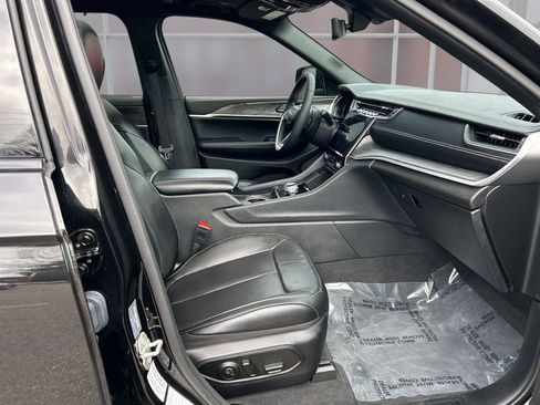 Used 2024 Jeep Grand Cherokee L Limited w/ Luxury Tech Group II image 23