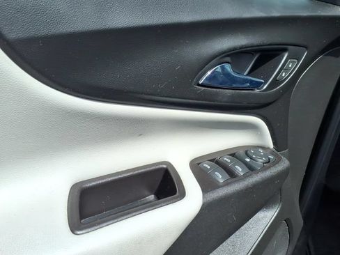 Used 2021 Chevrolet Equinox LS FWD image 14