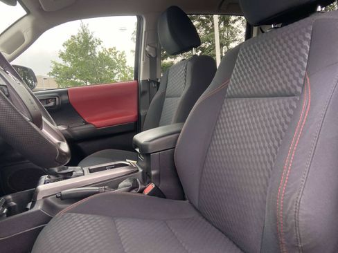 Used 2022 Toyota Tacoma SR5 w/ Technology Package RWD image 15