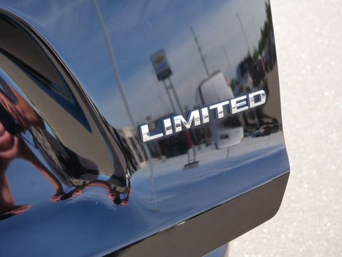 Used 2022 Jeep Cherokee Limited AWD/4WD image 18