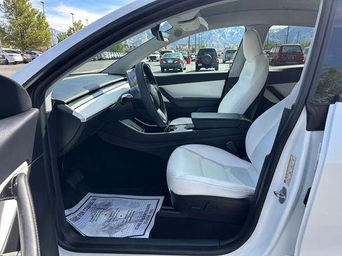 Used 2020 Tesla Model Y Long Range image 11