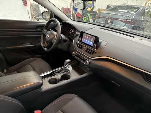 Used 2024 Nissan Altima 2.5 S FWD image 35