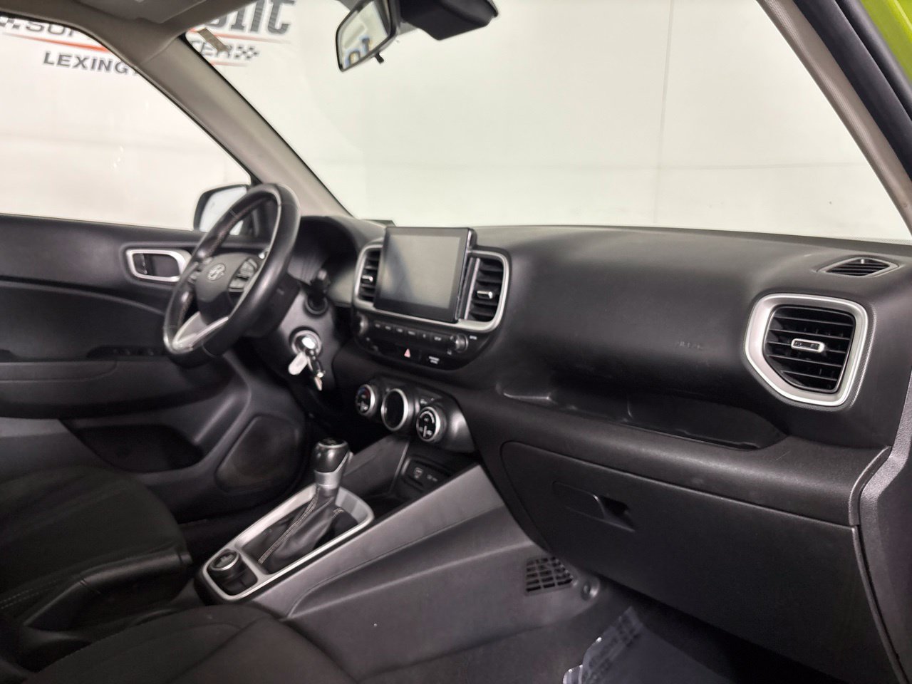 Used 2023 Hyundai Venue SEL FWD image 28